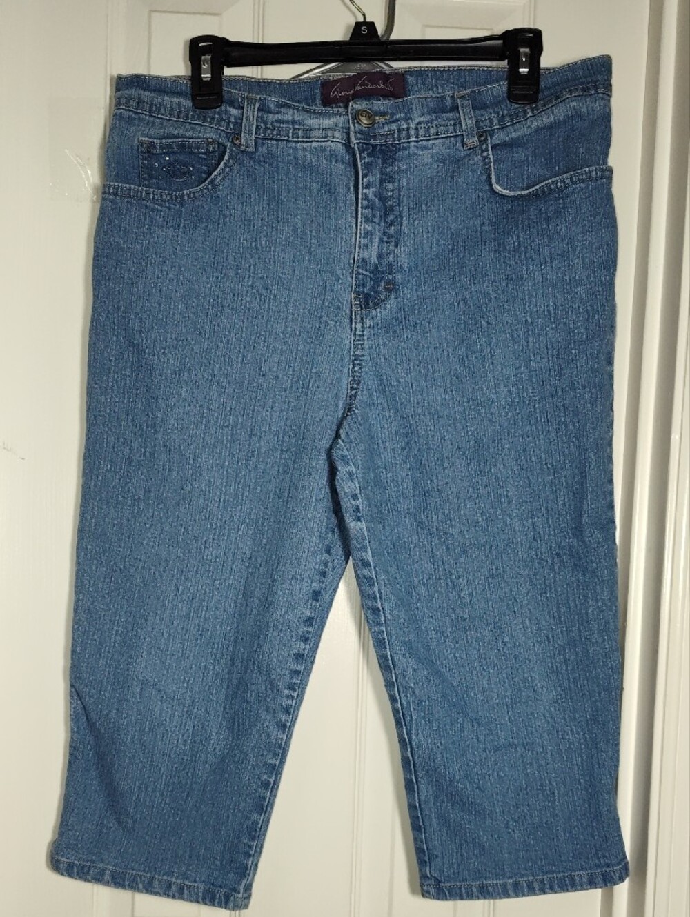 Gloria Vanderbilt Classic Rise Amanda Silhouette Studded Pocket Capris Petite
